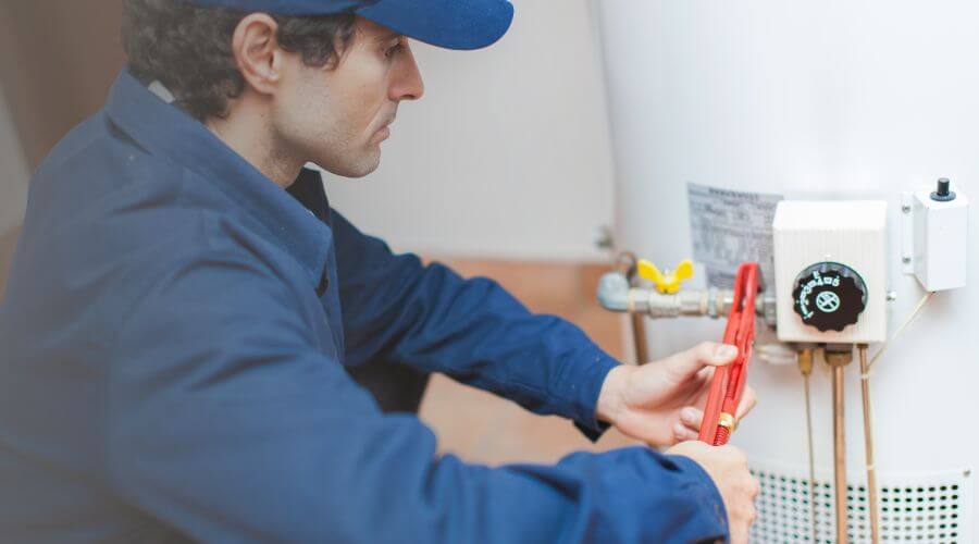 Professional industrial roofing company in Yettem, CA